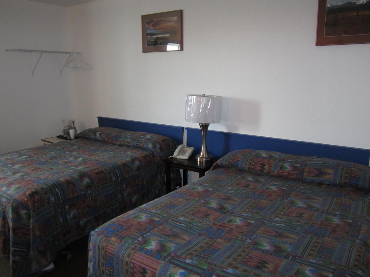 Nisutlin Trading Post Motel Teslin Oda fotoğraf