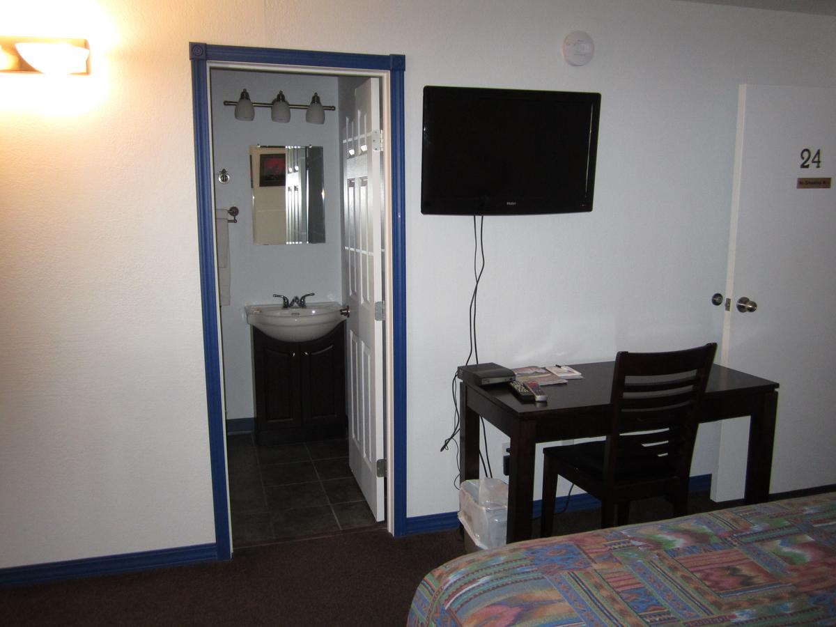 Nisutlin Trading Post Motel Teslin Oda fotoğraf