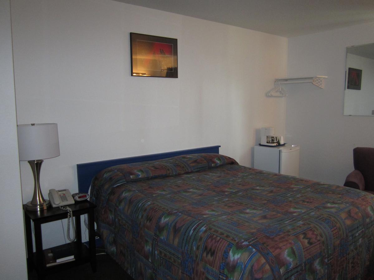 Nisutlin Trading Post Motel Teslin Oda fotoğraf