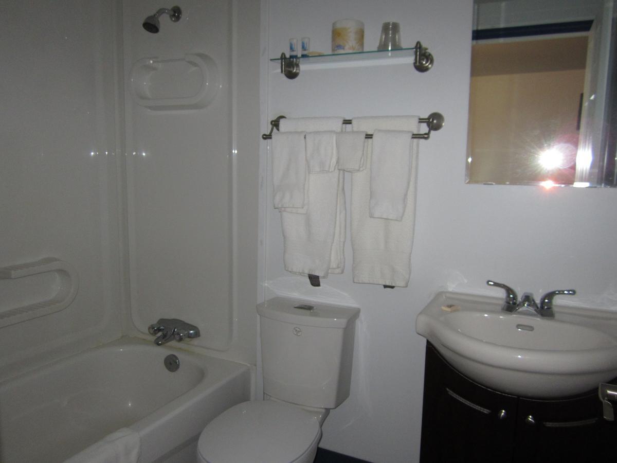 Nisutlin Trading Post Motel Teslin Oda fotoğraf